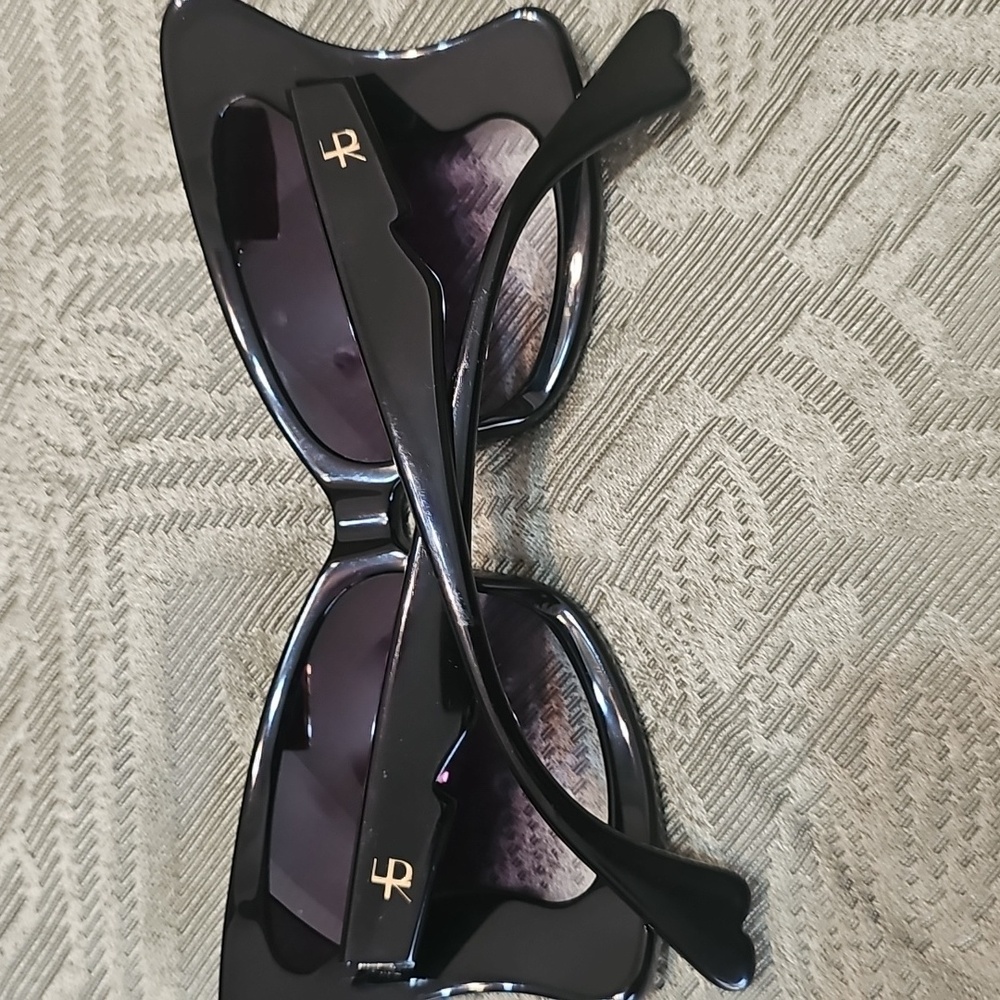 Roberi & Fraud Flye- Bella Stylish Black Sunglasses for Women - Picture 11 of 14